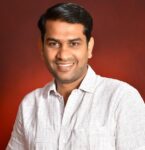 ४ लाखाच्या अवैध गोवा बनावट दारूची वाहतूक करताना पालकमंत्री नितेश राणेंचा कार्यकर्ता अमोल चिंदरकर सापडला रंगेहात