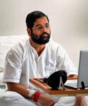 नाही बसणार घरात हे माझें ब्रीद आहे.