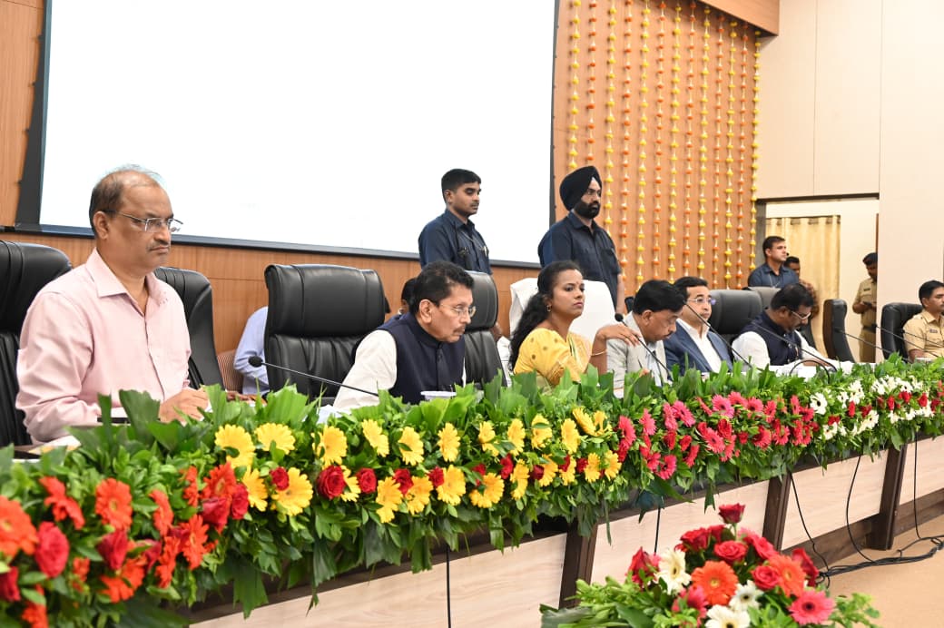 You are currently viewing लोकाभिमुख विकासकामांना गती द्यावी
