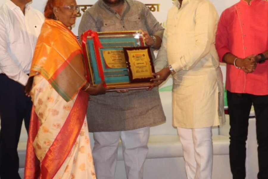 कवयित्री कुमुदिनी मधाळे यांना ‘आदर्श माता’ पुरस्कार प्रदान 