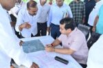 नव्या मार्केट यार्डच्या कामाची पालकमंत्री नितेश राणे यांच्याकडून पाहणी; घेतला कामाचा आढावा