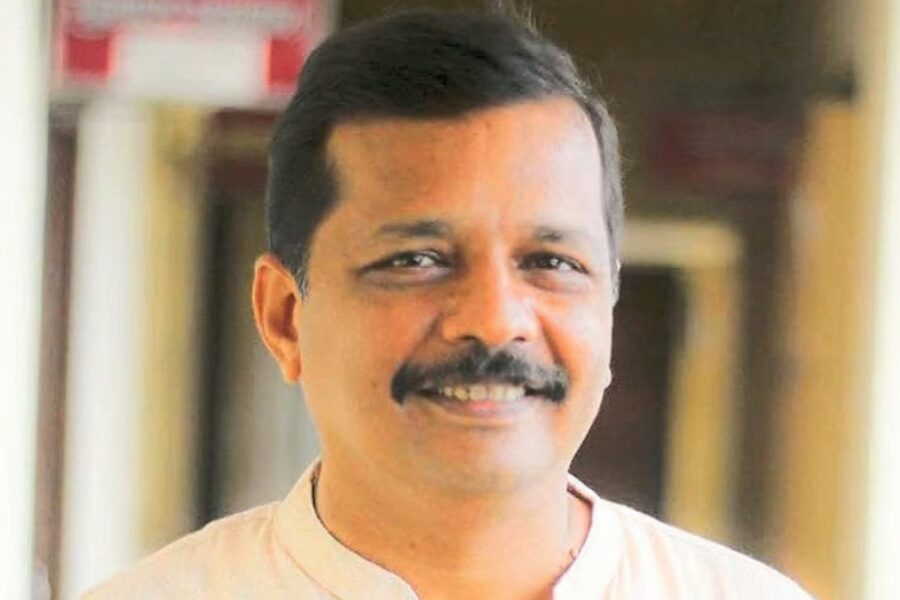आमदार दीपकभाई केसरकर यांच्या वाढदिवसानिमित्त रक्तदान शिबिर, केक कापून वृक्षवाटपाचा कार्यक्रम