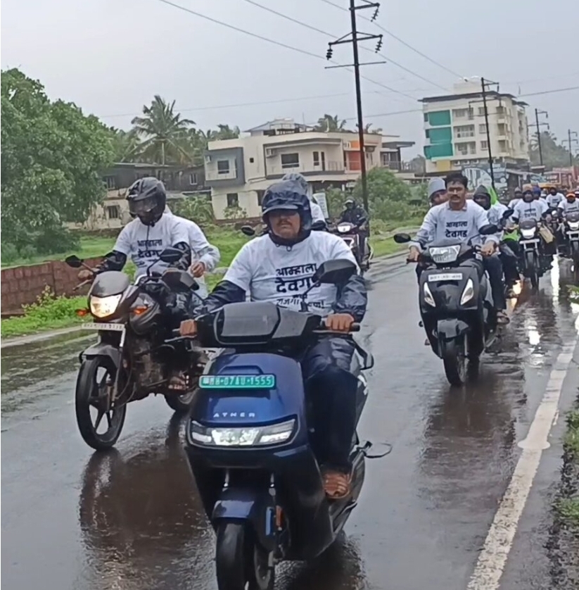 You are currently viewing “आम्हाला देवगडमध्येच रोजगार हवा!” – मुसळधार पावसात युवकांची प्रकल्प समर्थनार्थ भव्य बाइक रॅली
