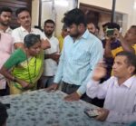 दोडामार्गात महावितरणविरोधात संतापाचा उद्रेक; भर पावसात कार्यालयावर धडक देत ठिय्या आंदोलन