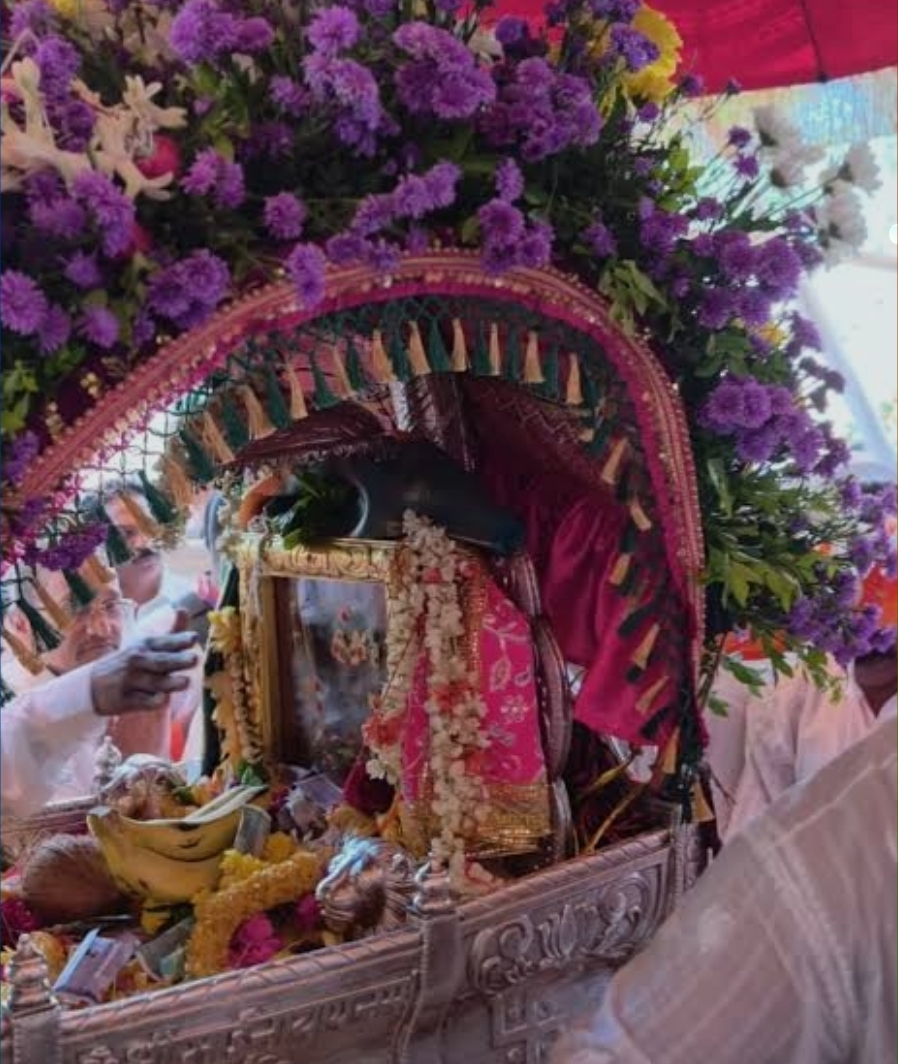 You are currently viewing गुरुपौर्णिमेनिमित्त सावंतवाडीत श्री साई पालखीचे आगमन; आमदार दीपक केसरकर यांच्या निवासस्थानी पूजन
