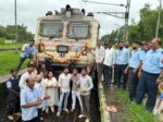 सावंतवाडी रोड स्थानकावर राजधानी एक्स्प्रेसचे जल्लोषात स्वागत