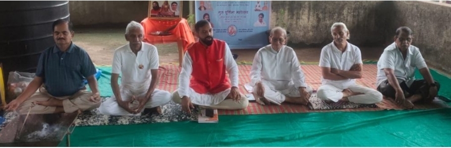 You are currently viewing पतंजली परिवारातर्फे गुरुपौर्णिमा उत्साहात; होम-हवनासह गुरुंना वंदन