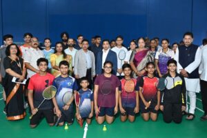 Read more about the article खासदार नारायण राणे यांच्या हस्ते आंतरराष्ट्रीय दर्जाचे बॅडमिंटन कोर्ट व आधुनिक क्रीडा साहित्याचे लोकार्पण