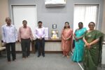 लोकमान्य बाळ गंगाधर टिळक यांच्या जयंतीनिमित्त जिल्हाधिकारी कार्यालयात अभिवादन
