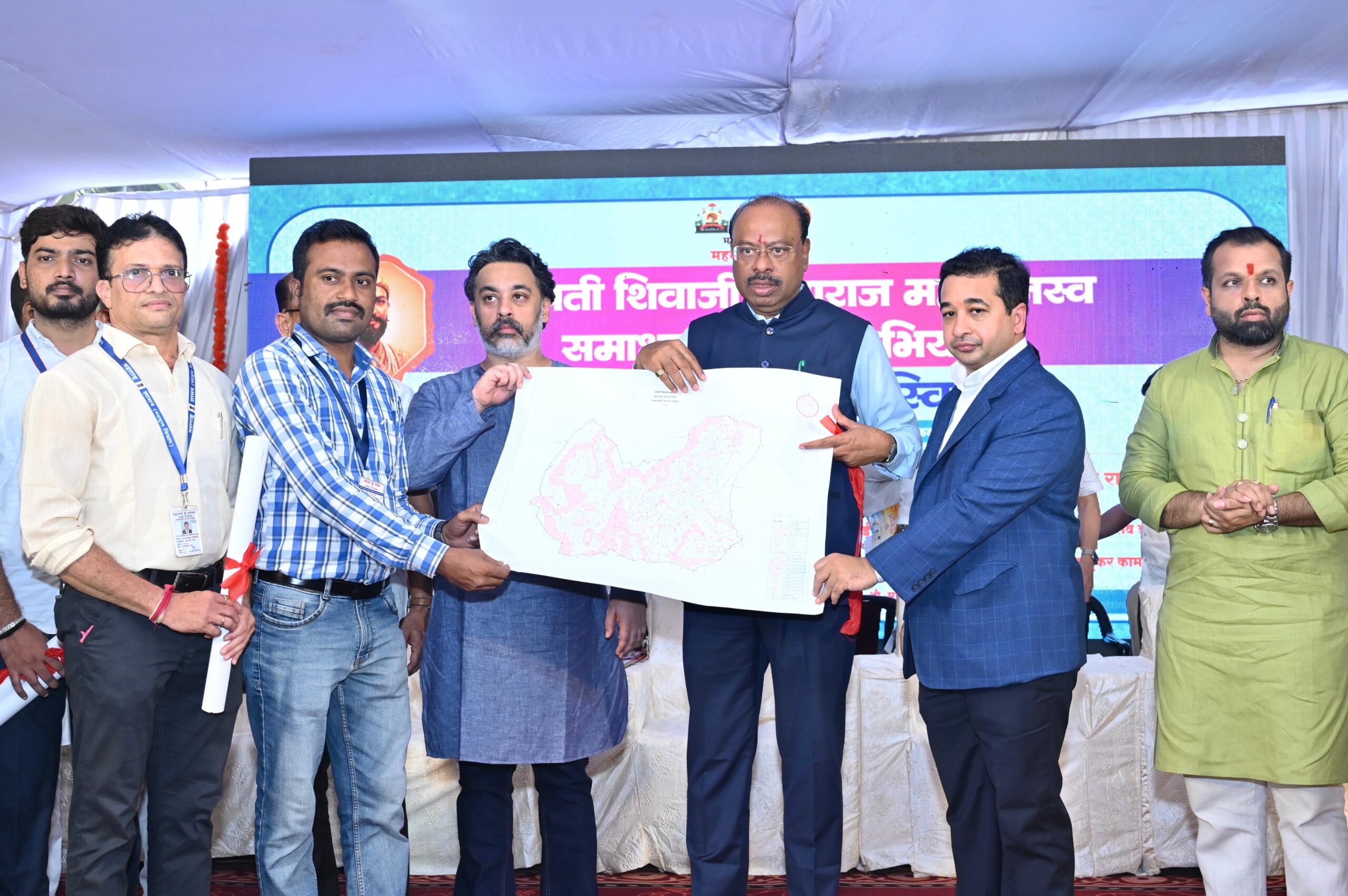 You are currently viewing लँड टायटलिंग कायदा अंमलात आणून प्रॉपर्टी कार्ड देण्याची योजना राबविण्यात येणार 