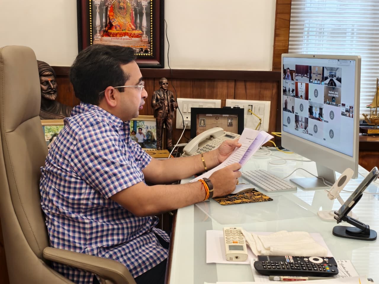You are currently viewing जिल्ह्यात पहिल्या टप्प्यात १५६९ शेतकऱ्यांना ७.७७ कोटी रुपयांची कर्जमाफी, पैसे शेतकऱ्यांच्या खात्यावर वर्ग