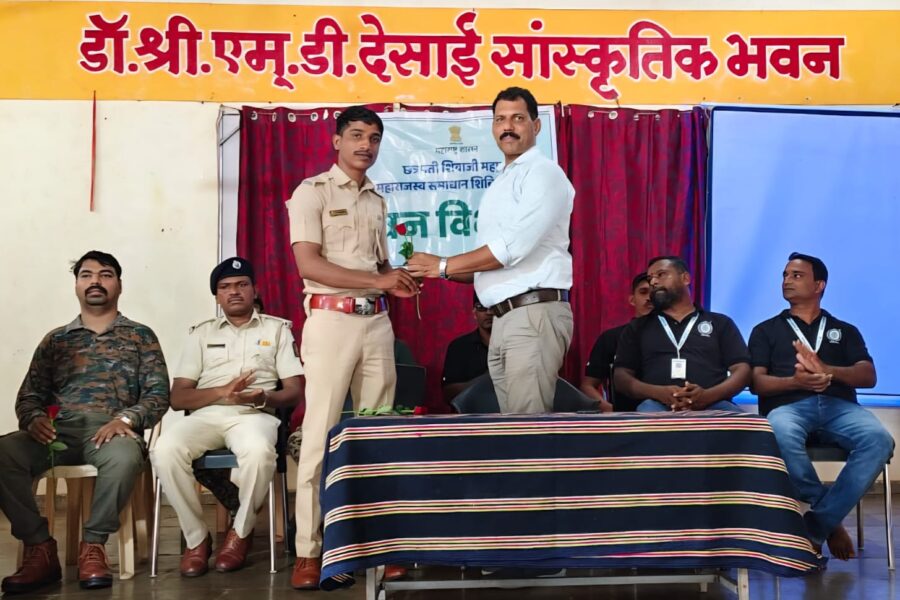 वामनराव महाडिक विद्यालयात सर्पांविषयी जनजागृतीपर मार्गदर्शन कार्यक्रम उत्साहात संपन्न