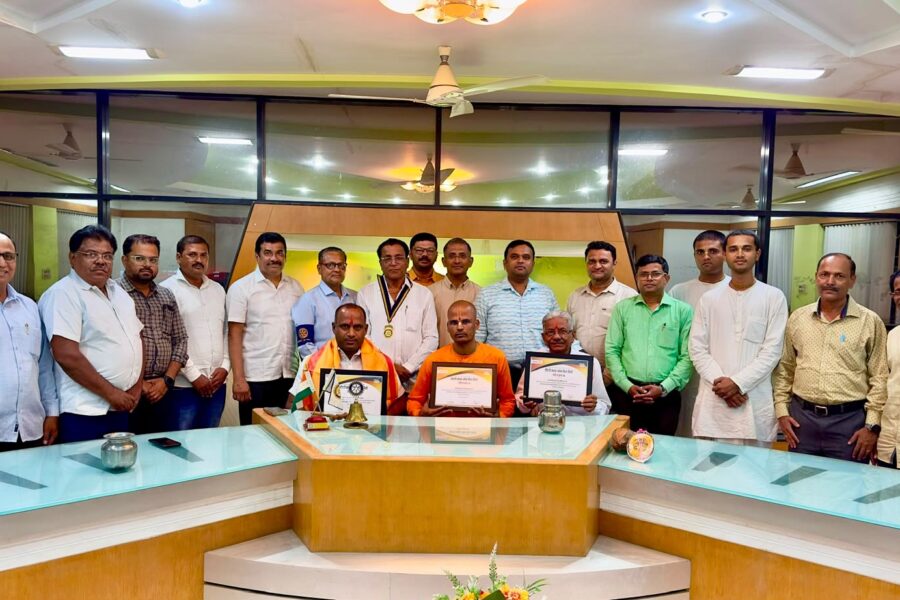 विटा रोटरी परिवाराच्या वतीने गुरुपौर्णिमे निमित्त गुरुंचा सन्मानसोहळा संपन्न