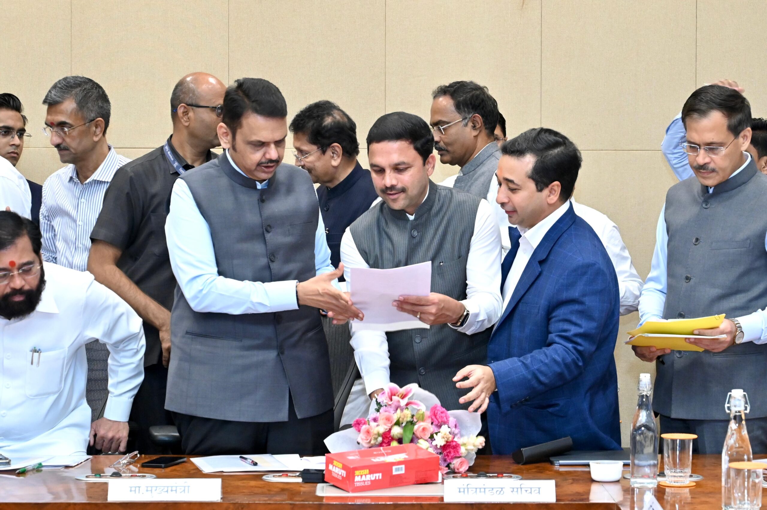 You are currently viewing सिंधुदुर्ग जिल्ह्यातील शेतकऱ्यांची थकीत खावटी कर्जाची माफी व्हावी यासाठी मनीष दळवी यांचे मुख्यमंत्र्यांना निवेदन