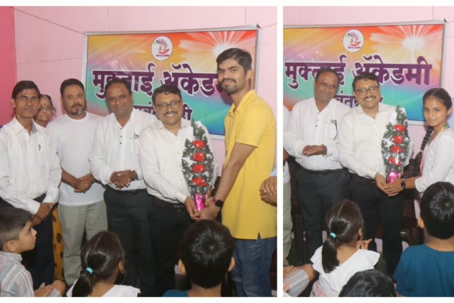 राष्ट्रीय बुदधिबळपटू बाळकृष्ण पेडणेकर आणि राष्ट्रीय कॅरमपटू साक्षी रामदूरकर यांचा तहसीलदार श्री.श्रीधर पाटील यांच्या हस्ते सत्कार