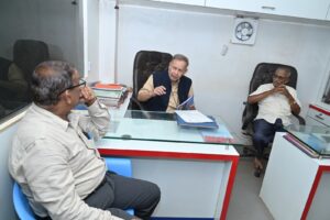 Read more about the article रिझर्व बँक ऑफ इंडिया संचालक सतीश मराठे यांची कुडाळ तालुका सहकारी खरेदी विक्री संघाला सदिच्छा भेट