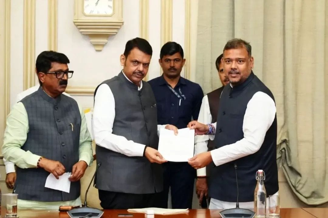 You are currently viewing मुख्यमंत्री ना. श्री. देवेंद्र फडणवीस यांच्यासोबत खासदार विशाल पाटील यांची बैठक