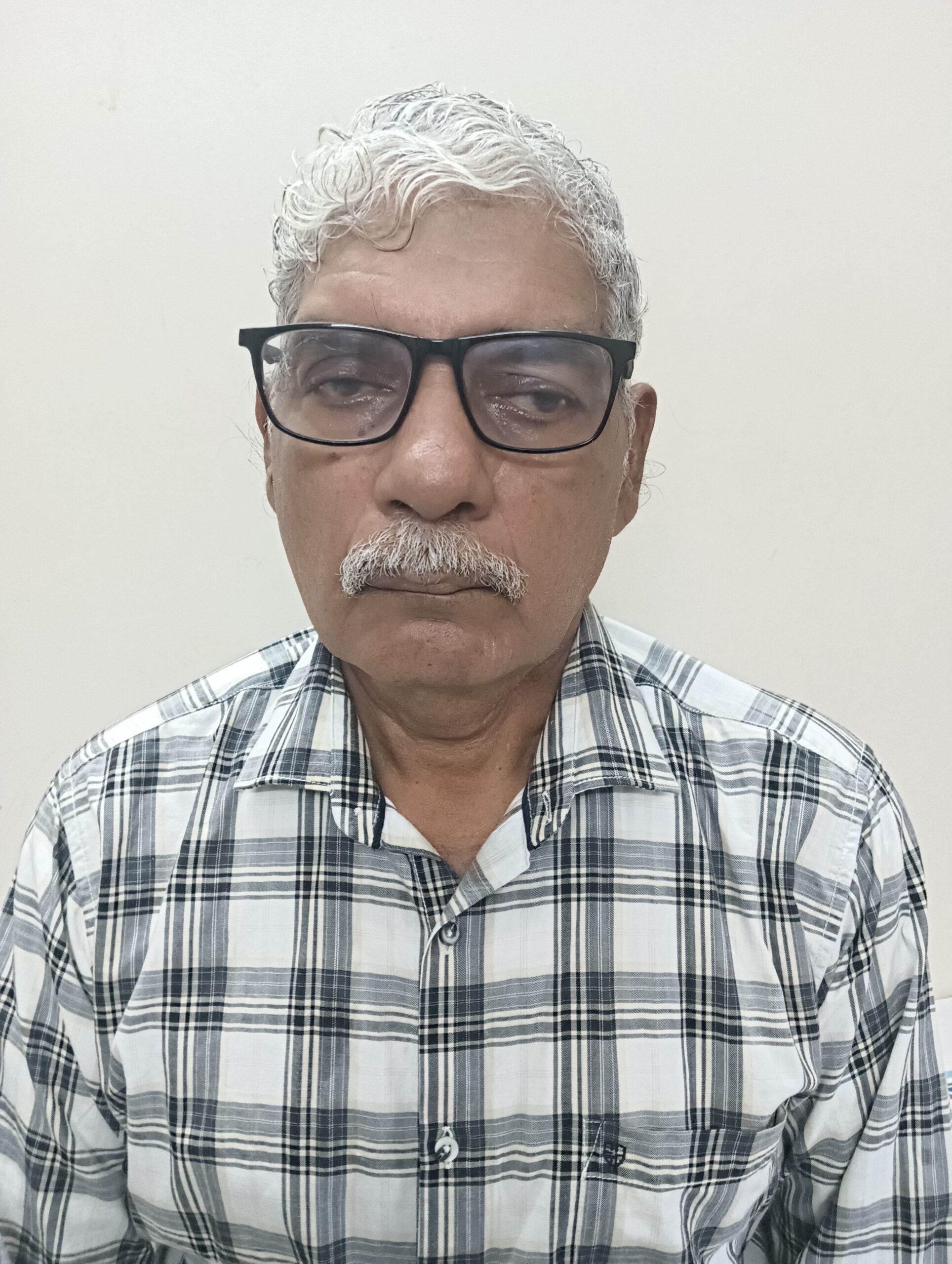You are currently viewing साहित्यिक दिवाकर केशव म्हात्रे यांचे अल्प आजाराने निधन