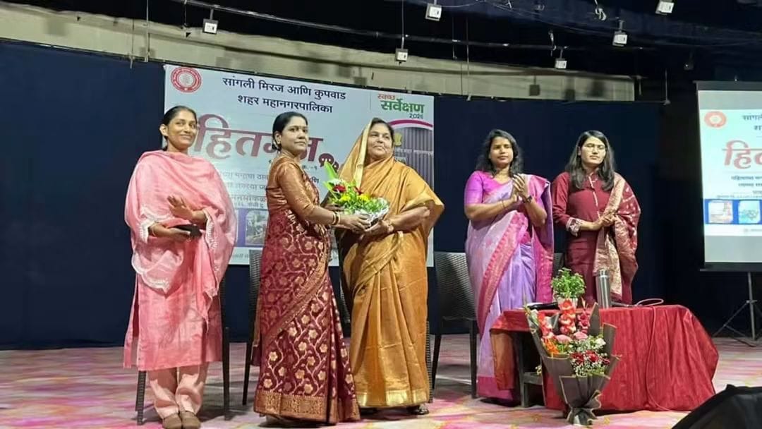You are currently viewing महिलांच्या मनाचा ठाव घेण्यासाठी ‘हितगुज’चा संवाद : बचत गटातील महिलांना ४३.५० रू. लाखांचे कर्ज वितरण
