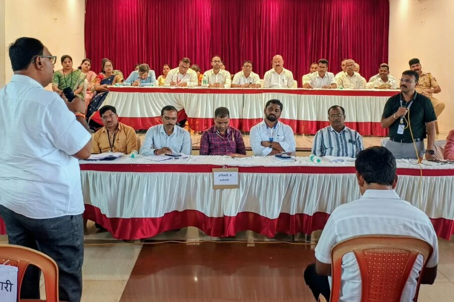 देवगड जनता दरबारात १०२ तक्रारी व सूचनांची नोंद