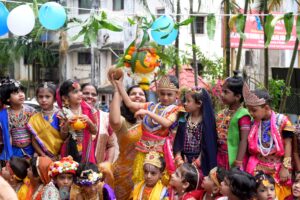 Read more about the article चिमुकल्यांच्या उत्साहात मदर क्वीन्स इंग्लिश स्कूलमध्ये दहीहंडीचा जल्लोष!