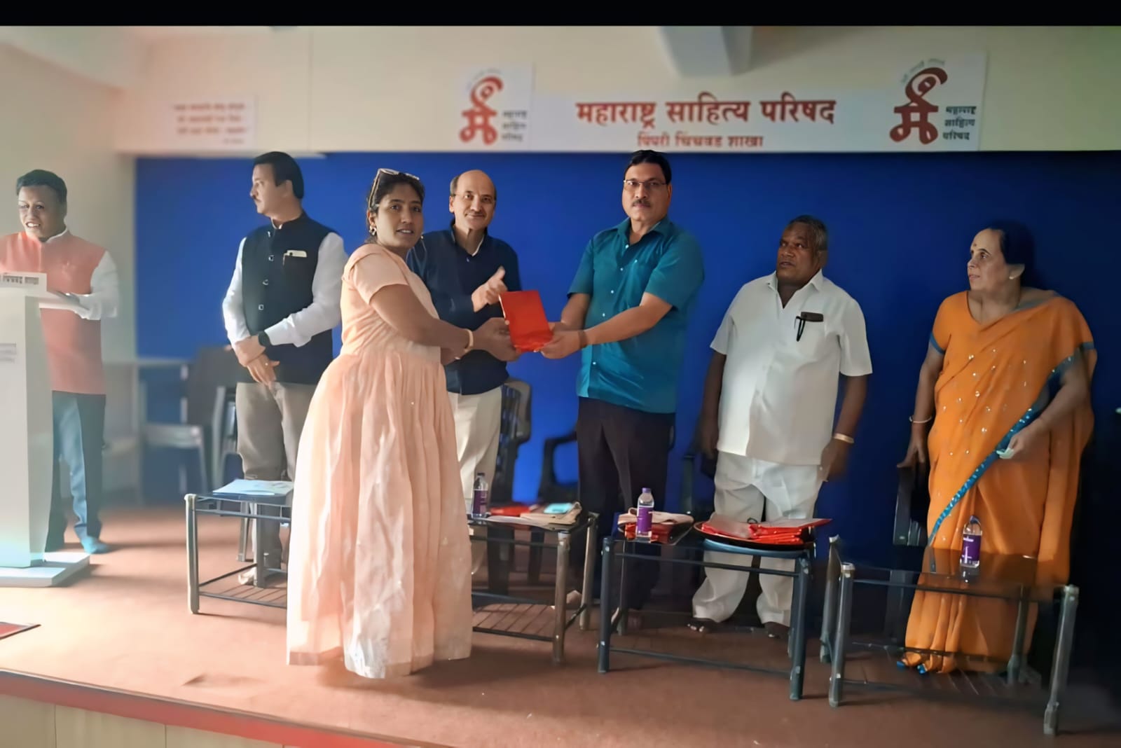 You are currently viewing शिक्षक दिनानिमित्त पिंपरी – चिंचवडमध्ये रंगले शिक्षक कविसंमेलन; काव्यमयी वातावरणात शिक्षकांच्या प्रतिभेचा जागर!