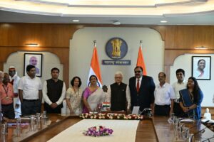Read more about the article दृष्टिबाधितांच्या प्रश्नांकडे राज्यपालांचे लक्ष वेधले