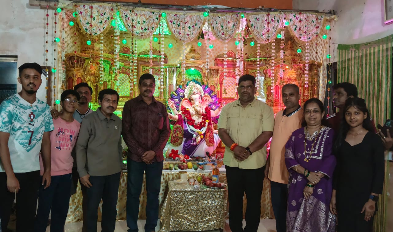 You are currently viewing वैभव नाईक यांनी कळसुली येथे घेतले गणरायाचे दर्शन