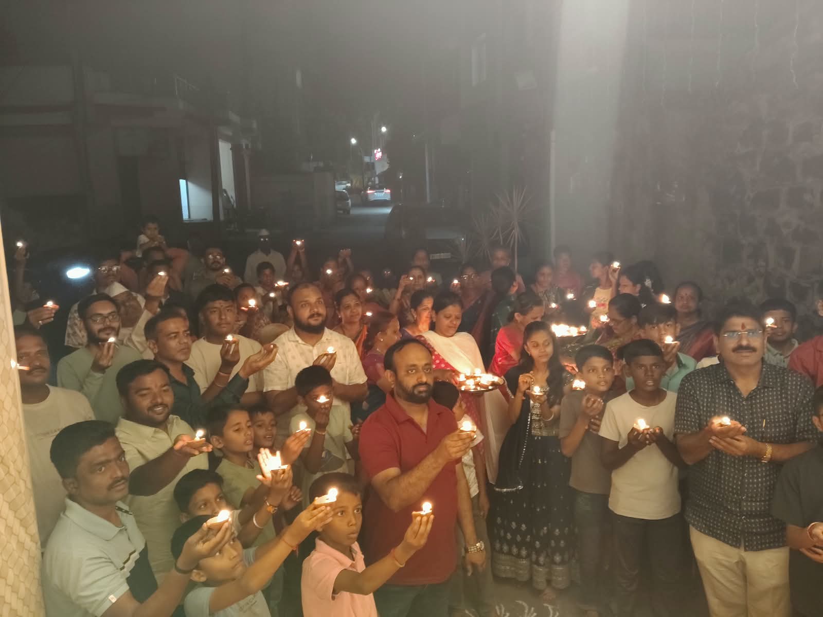 You are currently viewing आशीर्वादाचा दिवा हा माणुसकीची ज्योत तेवत ठेवण्याचा संकल्प : ऍड वैभव पाटील 