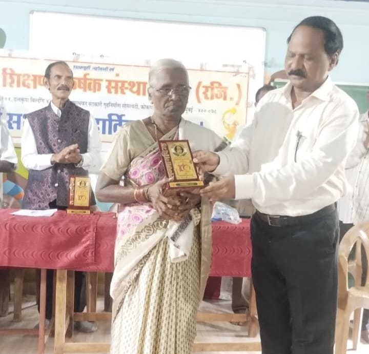 You are currently viewing ग्रामीण विद्यार्थी, महिलांचा तांबळडेग शिक्षणोत्कर्षक संस्थेच्या वतीने सन्मान !