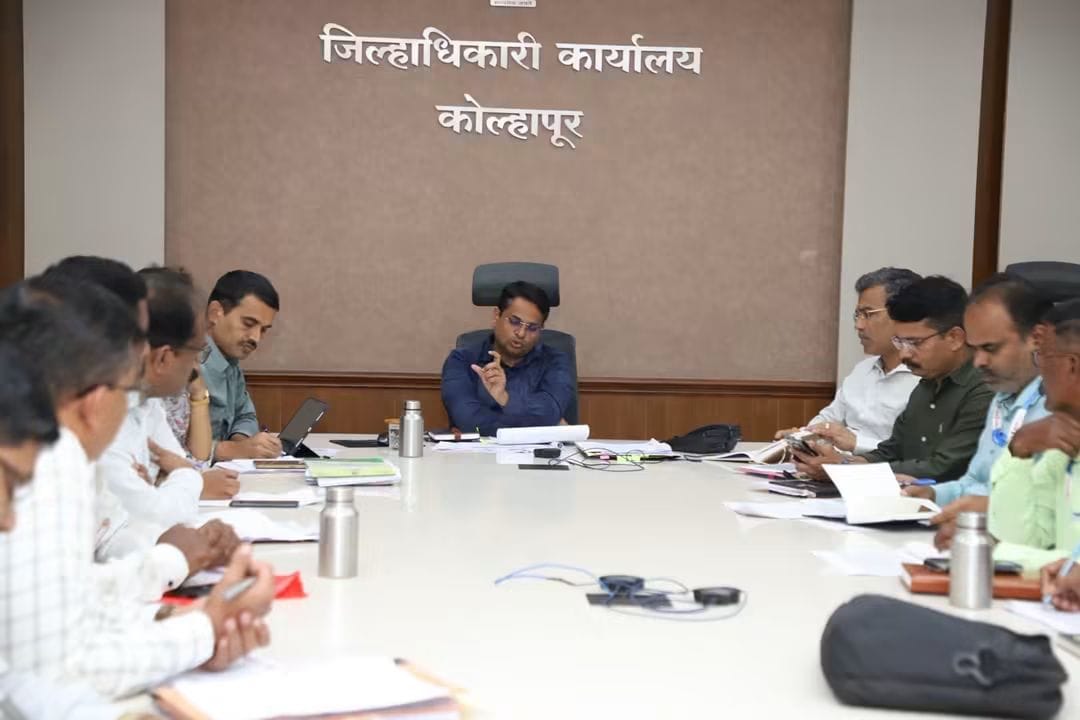 You are currently viewing दुष्काळी स्थितीचा आढावा घेण्यासाठी कोल्हापूर जिल्हा प्रशासनाची बैठक
