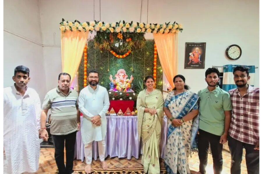 नगराध्यक्षा श्रद्धाराजे भोसले, युवराज लखमराजे भोसले यांनी घेतले ‘भालेकर राजा’चे मनोभावे दर्शन