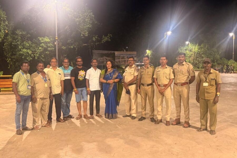 कुडाळच्या गणेश घाटावर विसर्जन व्यवस्थेची नगराध्यक्षा प्राजक्ता बांदेकर-शिरवलकर यांची प्रत्यक्ष पाहणी