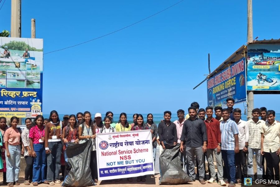 सिंधुदुर्ग महाविद्यालयाच्या NSS स्वयंसेवकांचे चिवला समुद्रकिनारी स्वच्छता अभियान