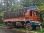उपरलकर देवस्थानजवळ भरधाव ट्रक सुरक्षारेलिंगला धडकला
