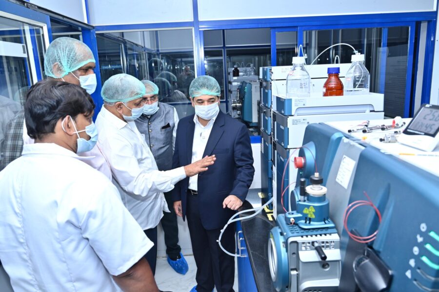मंत्री नितेश राणे यांची आंध्र प्रदेशातील मत्स्य संशोधन प्रयोगशाळेला भेट