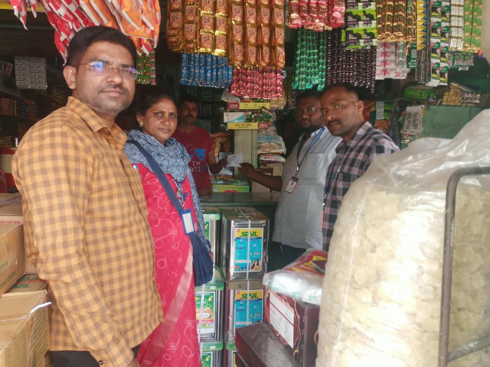 You are currently viewing सिंगल यूज प्लास्टिक वापरणाऱ्या १० दुकानांवर कारवाई;