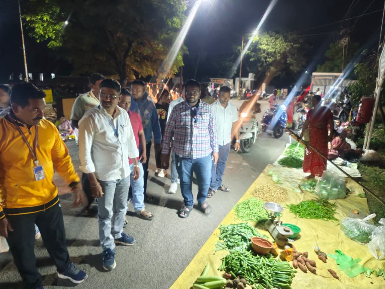 You are currently viewing विजयनगर चौक परिसरातील अतिक्रमणांवर महापालिकेची कारवाई; अनधिकृत हातगाड्या हटविल्या