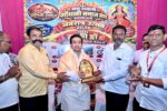 जय भवानी गोंधळी समाज संघाच्या नवरात्रोत्सवाला पालकमंत्री नितेश राणे यांची भेट