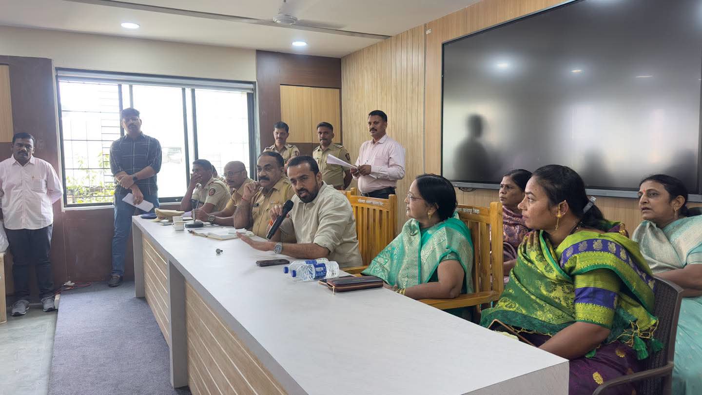 You are currently viewing प्रत्येक मत महत्त्वाचे; सर्व पदवीधर व शिक्षक मतदारांनी मतदानाचा हक्क बजावावा : जिल्हाधिकारी डॉ. मैनाक घोष