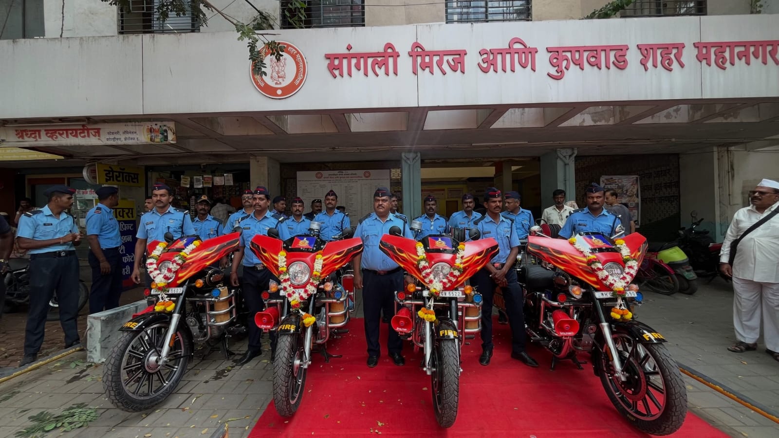 You are currently viewing अग्निशमन सेवेच्या बळकटीकरणासाठी महापालिकेला चार ‘फायर बुलेट’ वाहने