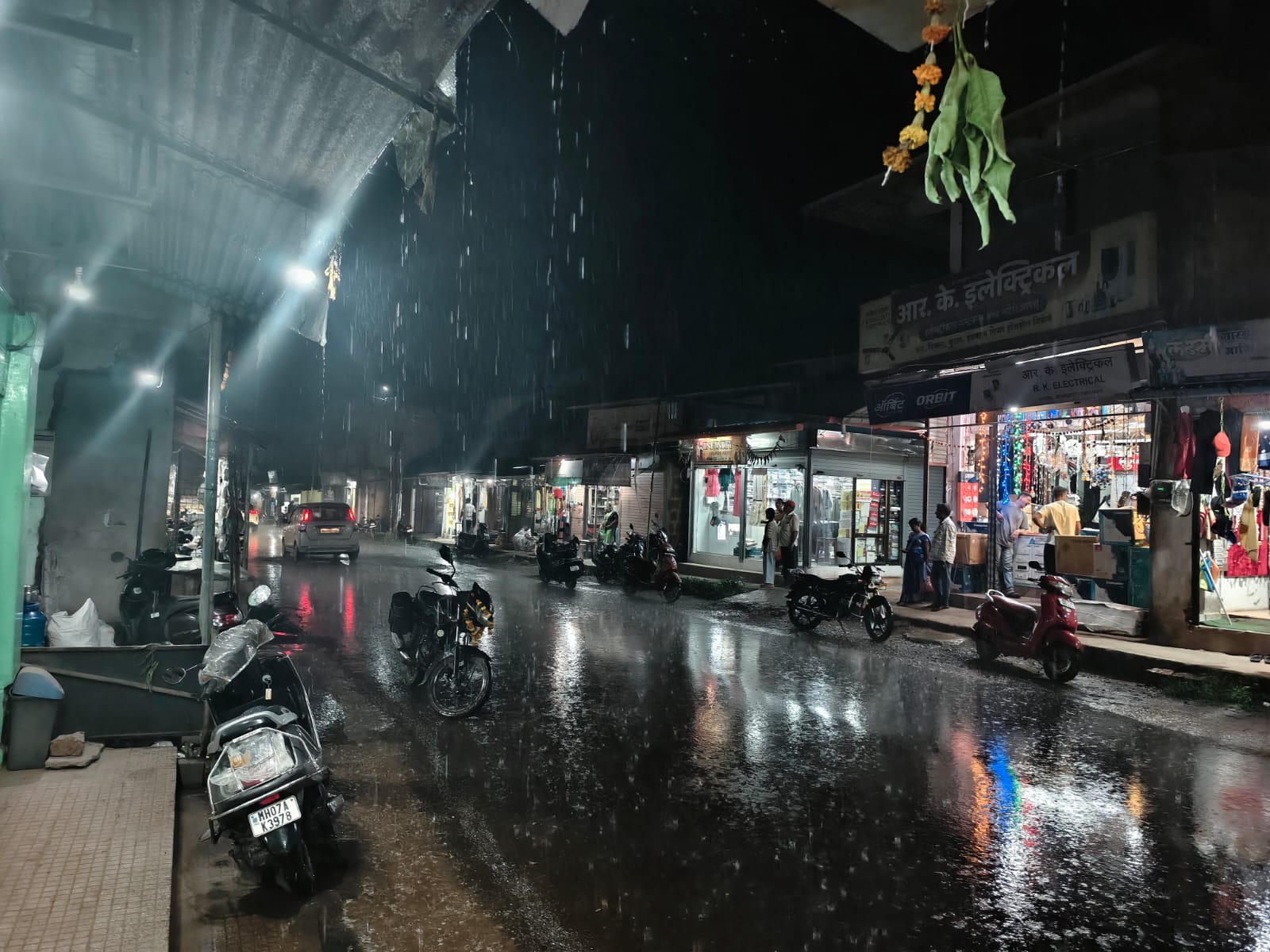 You are currently viewing फोंडाघाटमध्ये दीड तास तुफानी पाऊस; नदीपात्रातील बंधाऱ्यांना मिळणार दिलासा!