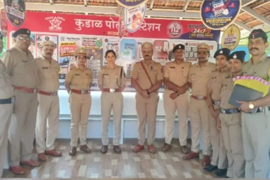 कुडाळ पोलीस ठाण्यात सायबर जनजागृती टेंटचे उद्घाटन