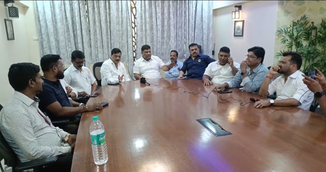 You are currently viewing पाझर तलाव वाचविण्यासाठी पिंगुळी ग्रामस्थांनी जाहीर केलेल्या उपोषणाला महाविकास आघाडीचा पाठींबा